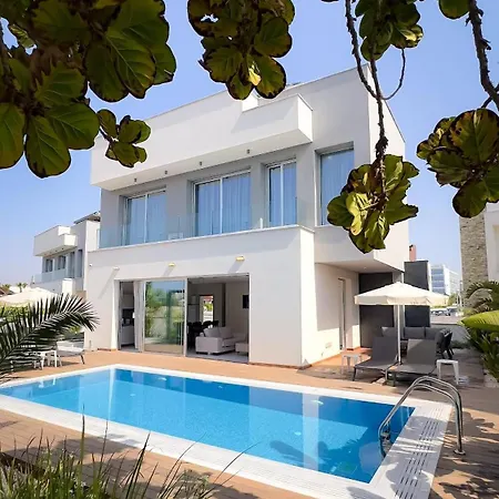 In Villa Ajía Nápa